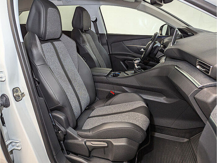 Peugeot 3008 Allure 1.2 PureTech 130 // LED / NAVI //