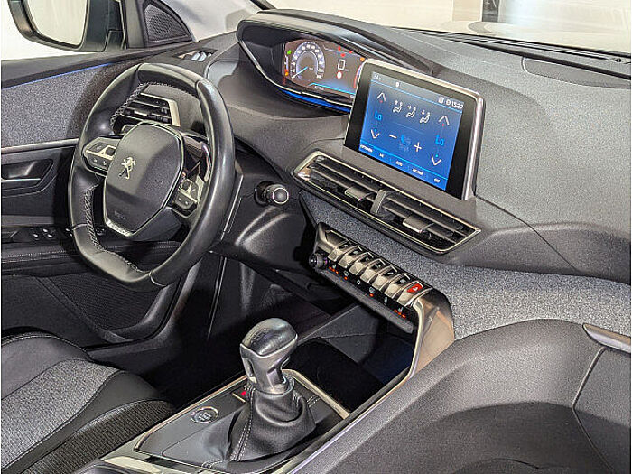 Peugeot 3008 Allure 1.2 PureTech 130 // LED / NAVI //