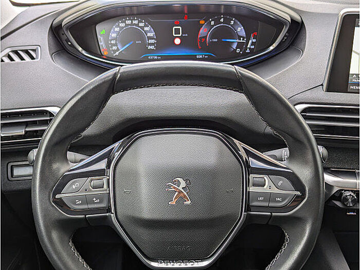 Peugeot 3008 Allure 1.2 PureTech 130 // LED / NAVI //